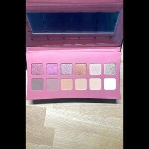 ILLAMASQUA Unveiled Artistry Palette